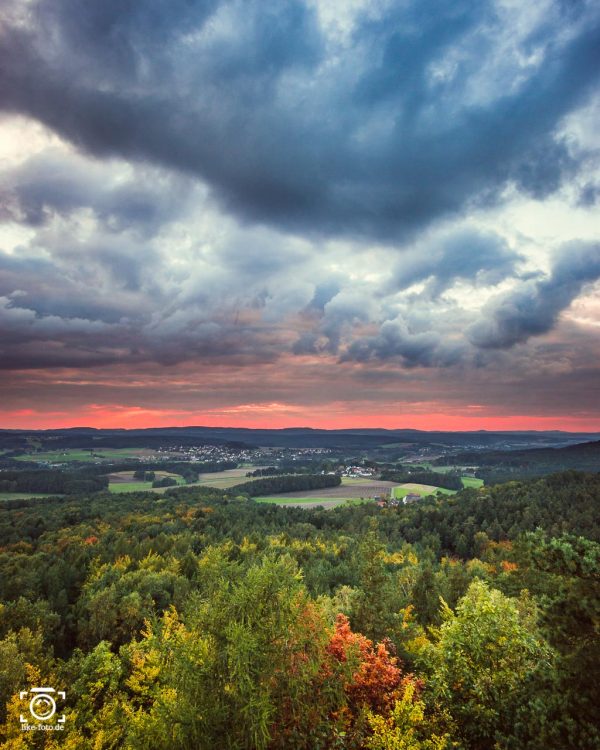 Blaue Stunde in Bayreuth im Herbst - Fotografie Tipps, Kreativität und Fotoideen auf like-foto.de.