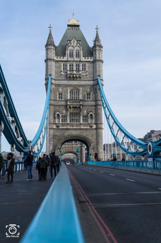 Stürzende Linien korrigieren an der Tower Bridge: Mit 7 einfachen Tipps nie mehr verzerrte Gebäude. Fotografie Tipps von like-foto.de