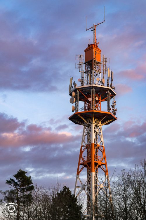 Radioturm im Sonnenuntergang - schöner Vordergrund für Sternenhimmel. Kreative Fotoideen von like-foto.de