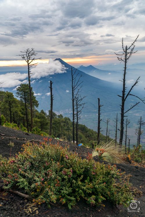 Reisefotografie Tipps - Vulkan im SOnnenaufgang in Guatemala