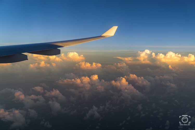 Reisefotografie Tipps -Sonnenaufgang vom Flugzeug aus