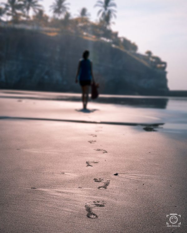 Fußabdrücke im Sand am Meer - Fotografie Tipps und Fotoideen von like-foto.de