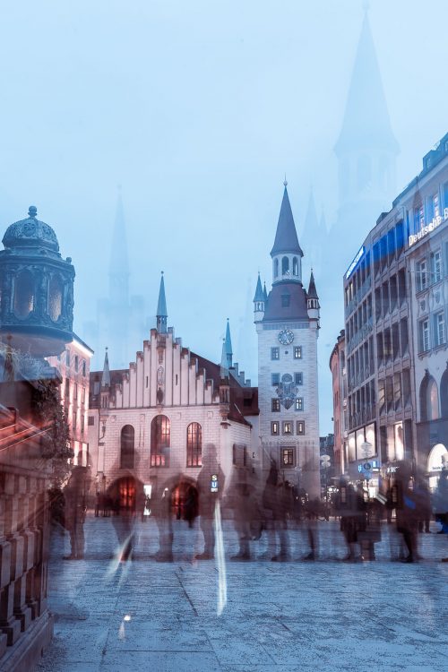 München, Marienplatz: Erschaffe kreative Fotoeffekte mit dem verrückten Zoomeffekt. Ein einfaches Zoomobjektiv reicht aus! Fotografie Tipps von like-foto.de