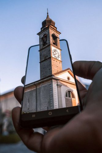 Kirchturm in Italien. Kreatives Fotoprojekt für Photoshop. fertiger Augmented Reality Effekt.